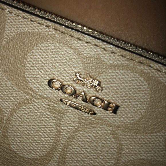 Coach Wristlet - Picture 3 of 4